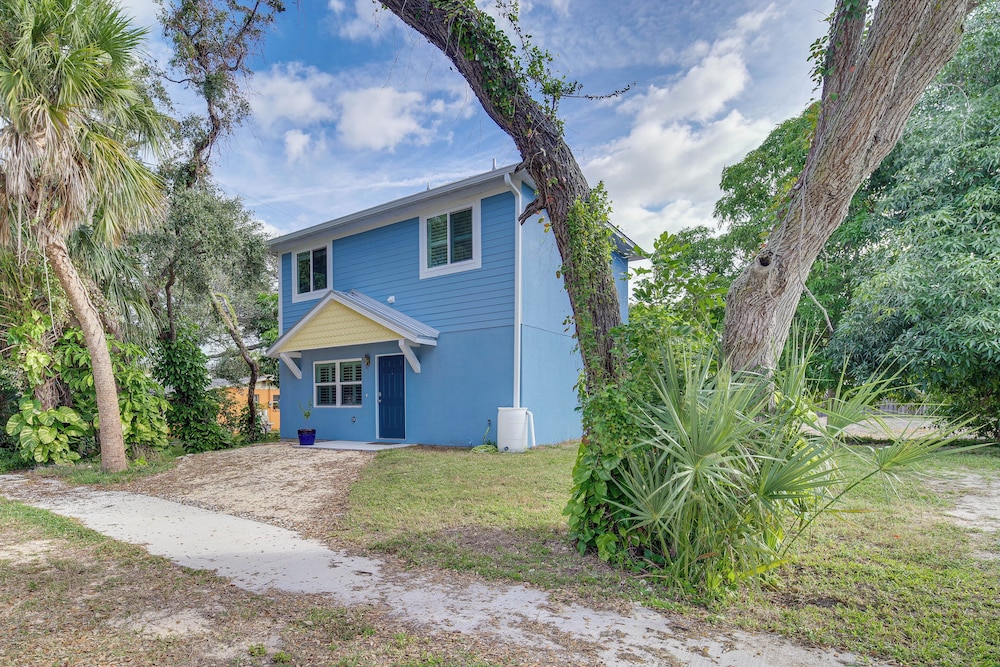 2-story Cape Canaveral Home: Walk to Public Beach! view 5
