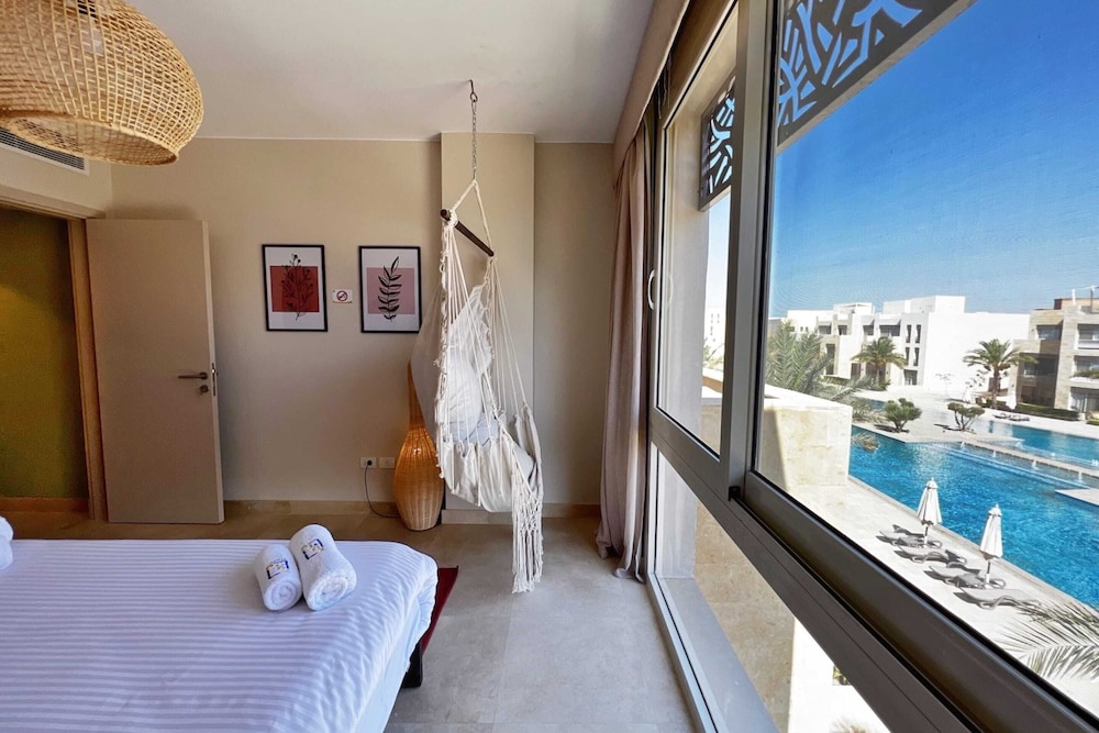 Xuru Stays I Exotic 1bdr w/ Outdoor Terrace Pool & Beach Access