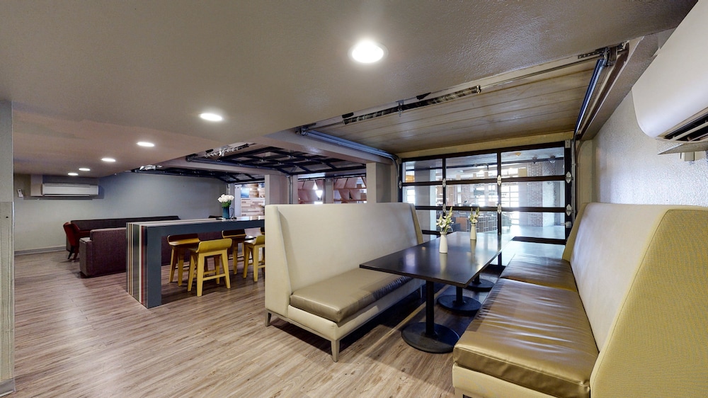 voco College Station Aggieland by IHG