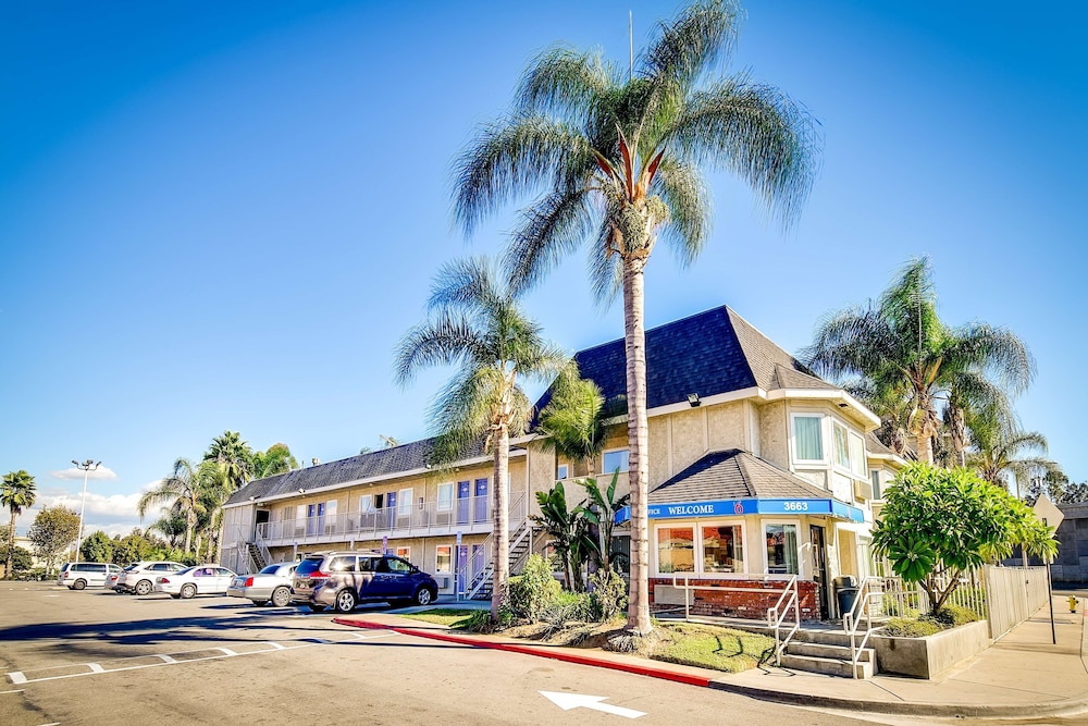 Motel 6 Riverside, CA - South