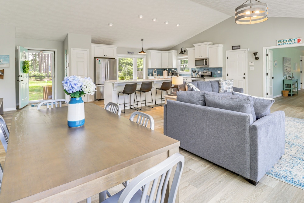 Boat Dock & Kayaks: Waterfront Home in Deltaville!