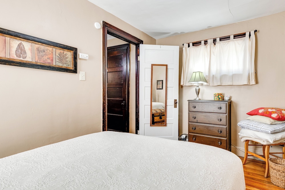 3 Mi to Dtwn Indy: 20th-century Apt w/ Fenced Yard