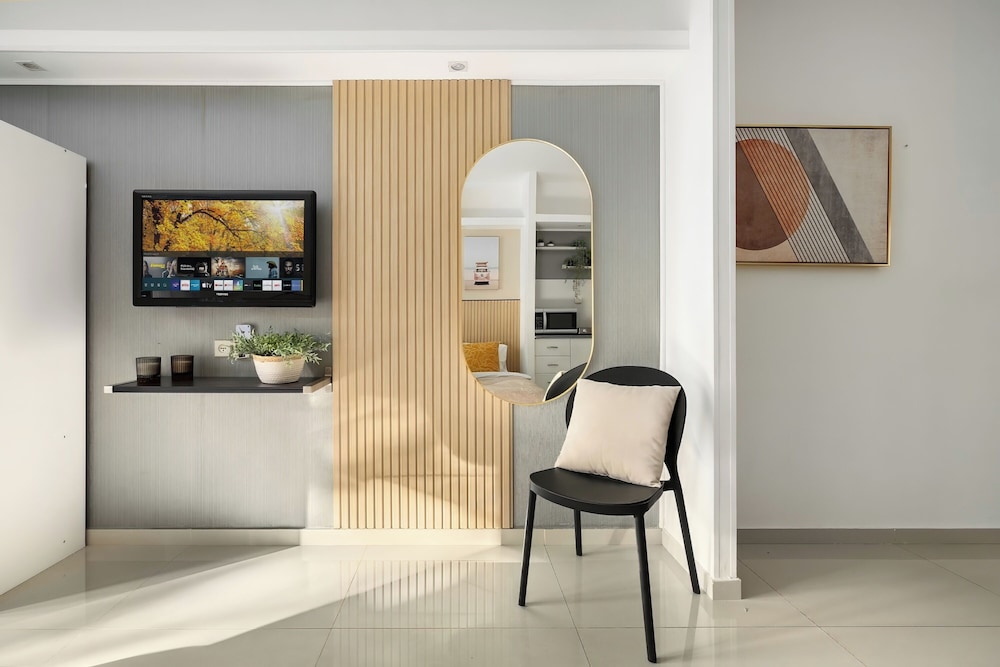 Royal Park Apt Resort by Sea N Rent
