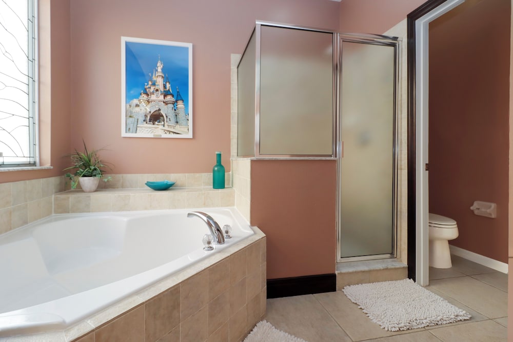 7 Bedrooms Perfect For Large Families Or Groups! - Image 3