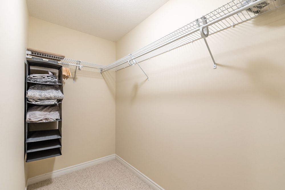 Modern 3BR 2BA Townhome in Lakeshore