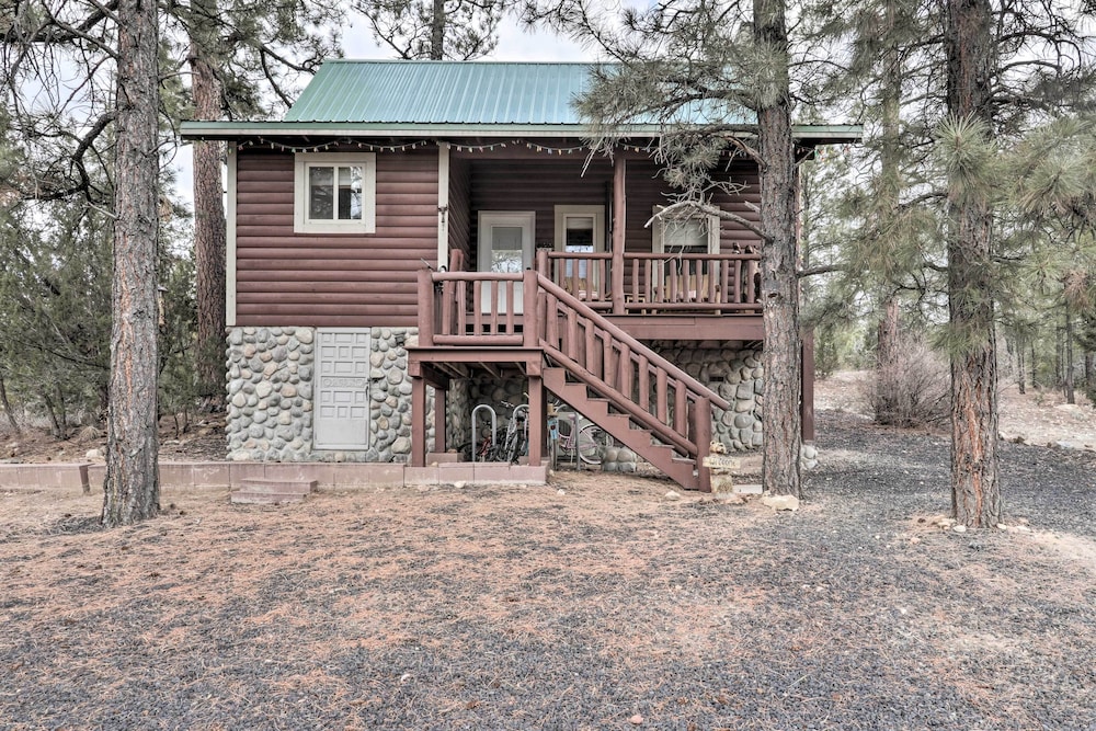 Fire Pit + Game Room: Heber-overgaard Cabin! view 5