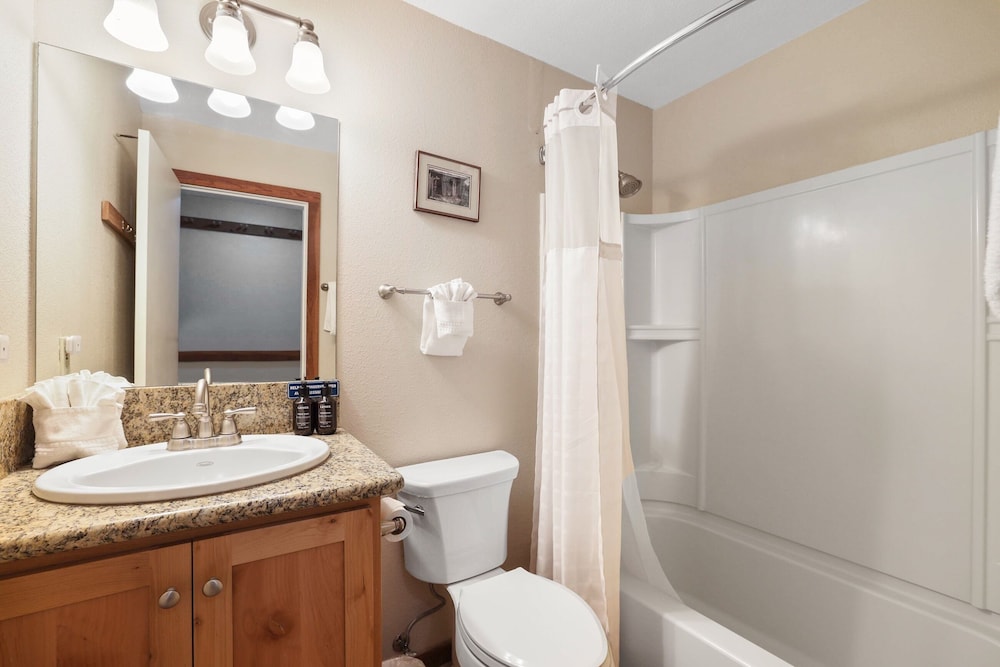 2 Bedroom Kirkwood Condo Across the Street from Village 2 Condo
