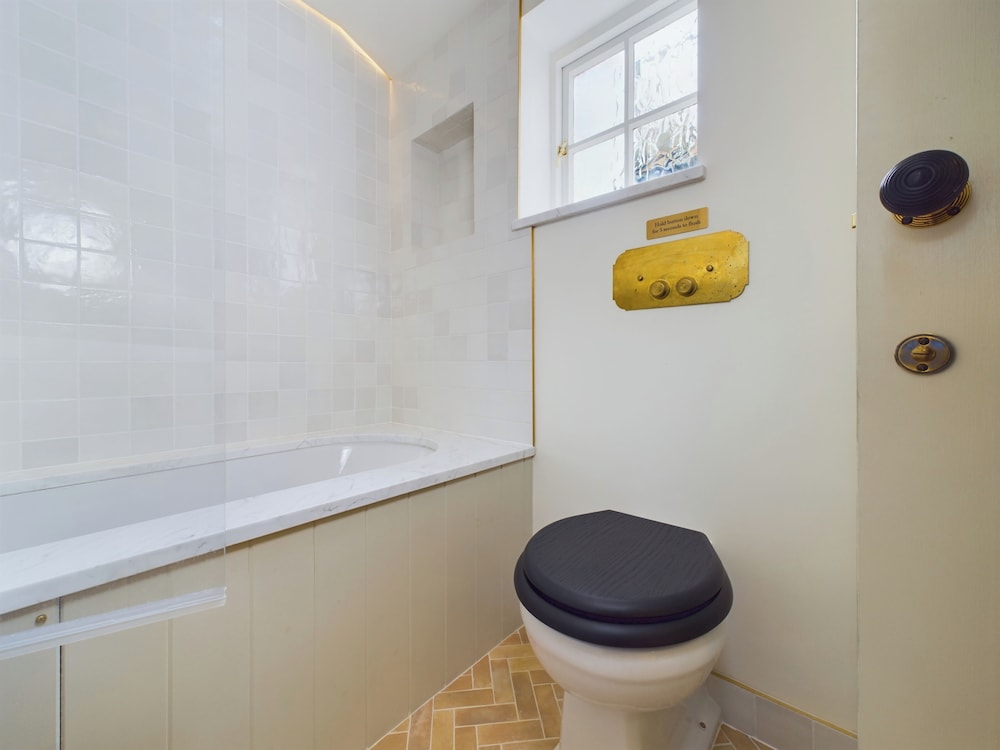 Seaside Cottage Retreat in Leigh-on-sea