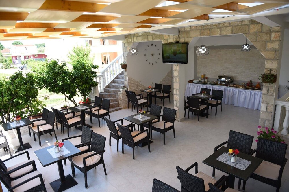 Apartments Cota