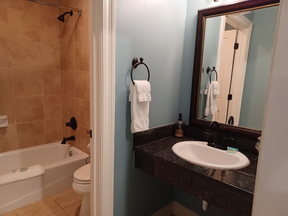 Natchez Manor Bed & Breakfast