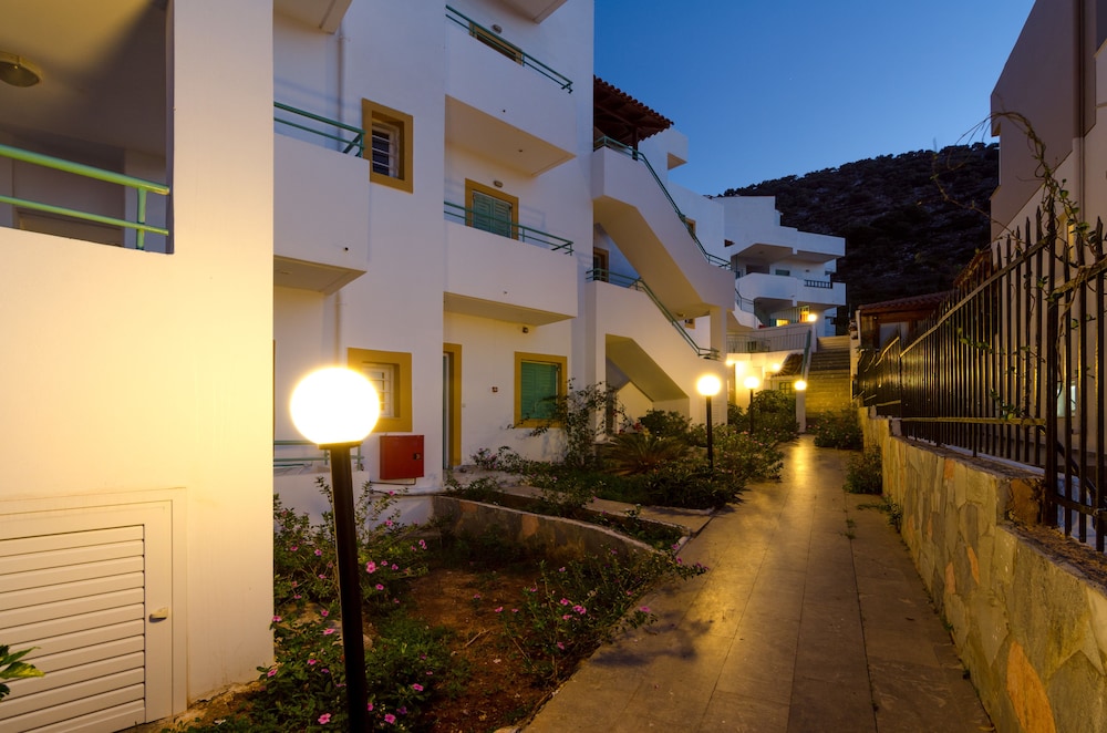 Aglaia Apartments & Studios