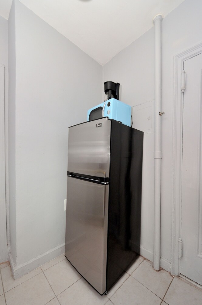Spacious Upper East Side Studio