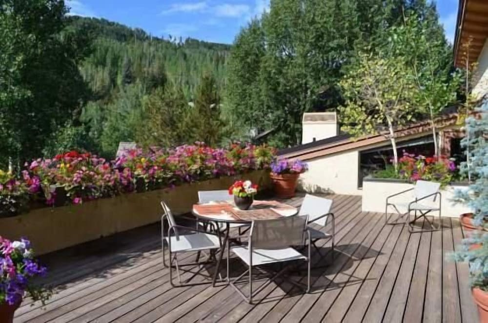Penthouse with Panoramic Views of Vail Mountain and the Gore Range by RedAwning