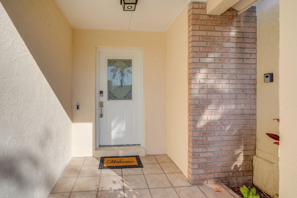 6 Mi to Disney World: Home w/ Large Yard!