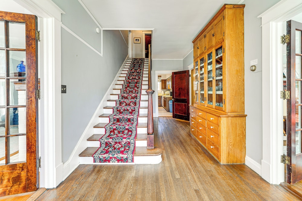 9 Mi to New River Gorge: Spacious Retreat w/ Porch