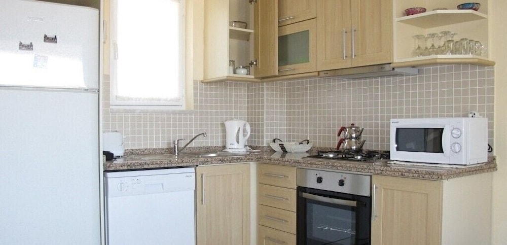Villa TH18 by JoyLettings view 5
