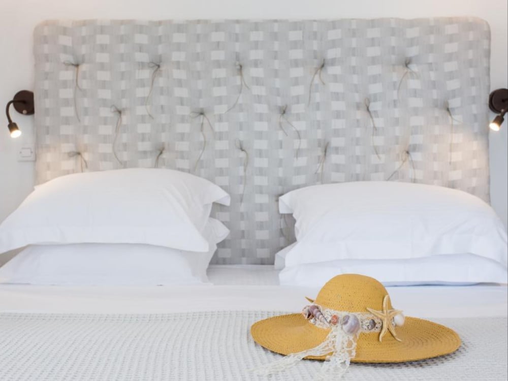 Evi Rooms
