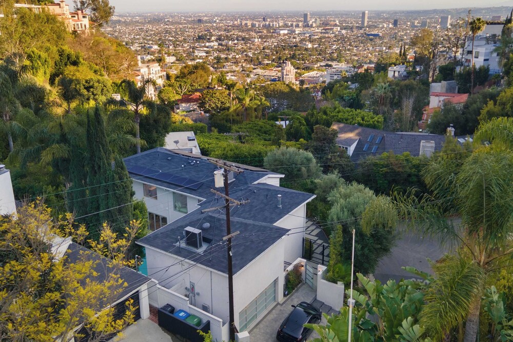 Luxury Hollywood Hills Home With Pool, Outdoor Dining & Iconic Views Skyline Chalet