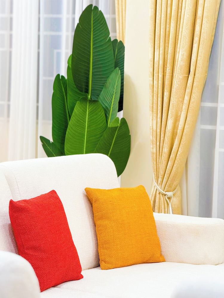 Charm Luxe Homes