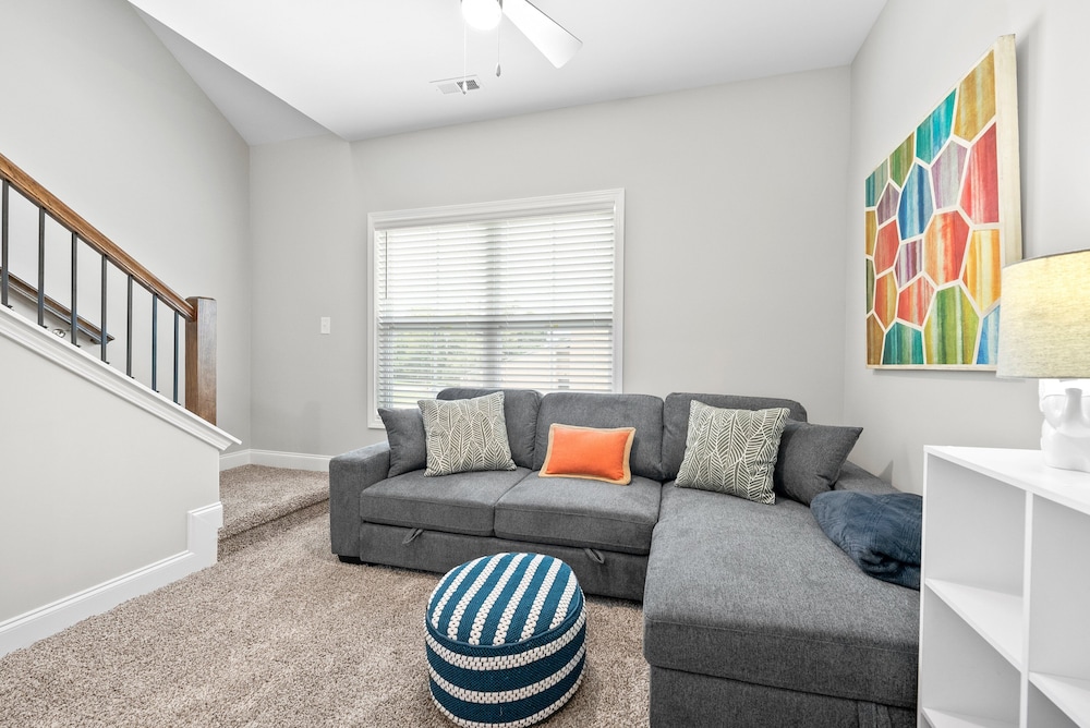 Adam's Downtown Retreat w/ Rooftop Access
