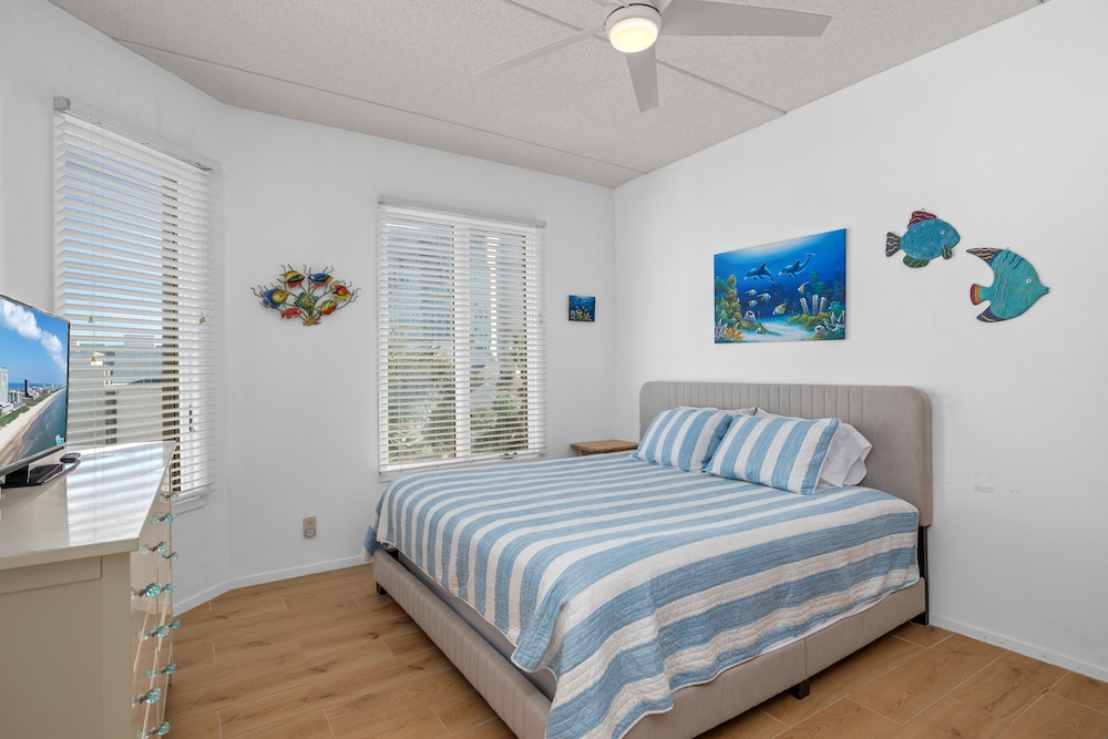 Las Villas Condo Unit 301 - 5 Night Minimum Stays 3 Bedroom Condo