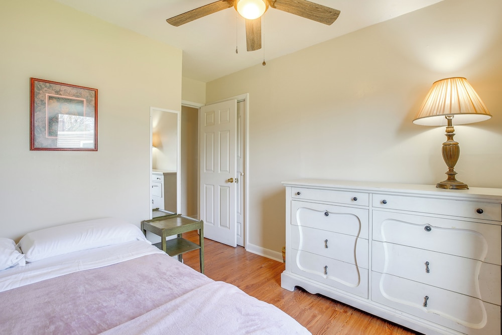 7 Mi to Dtwn Dayton: Home in Kettering w/ Yard