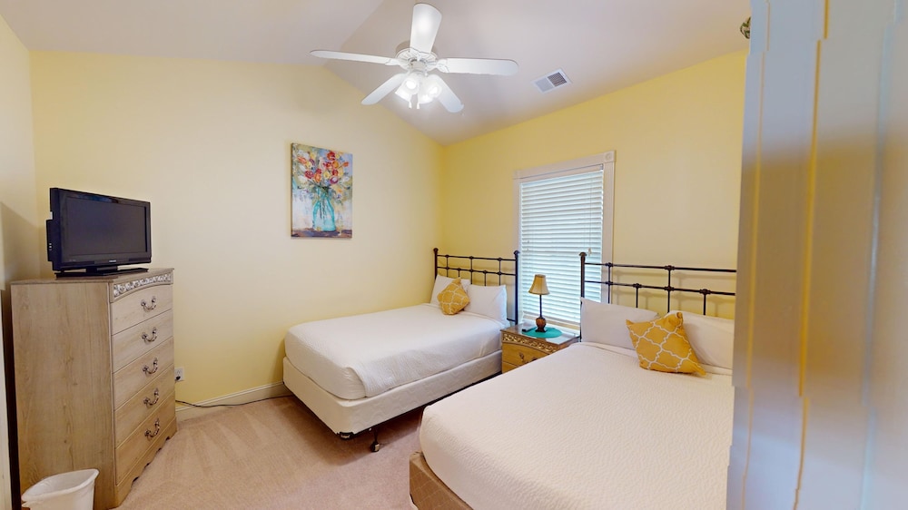 Magnolia Pointe Luster Leaf 4895-402 2 Bedroom Condo