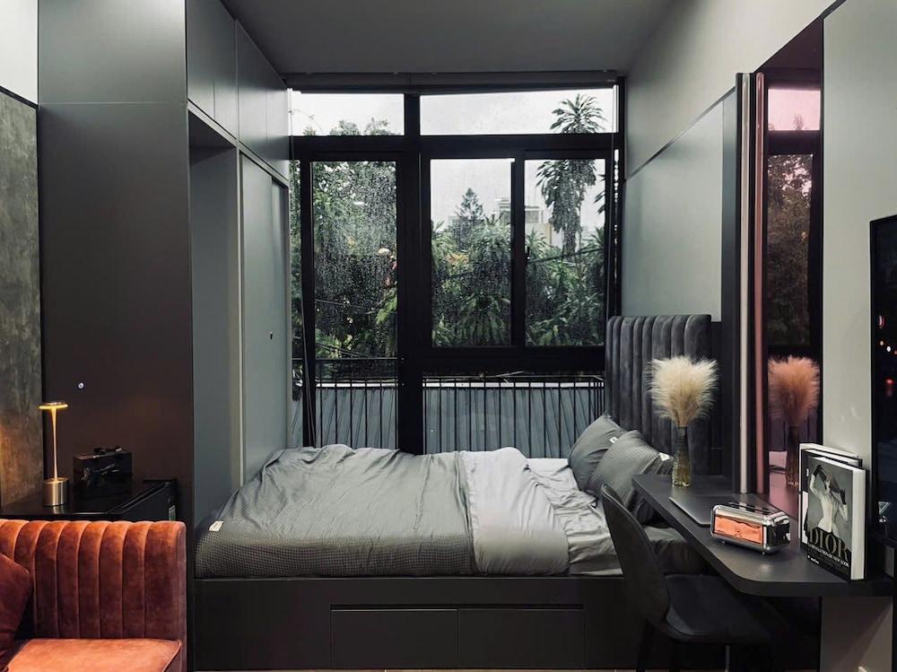 Unite StayCation Nhieu Tu
