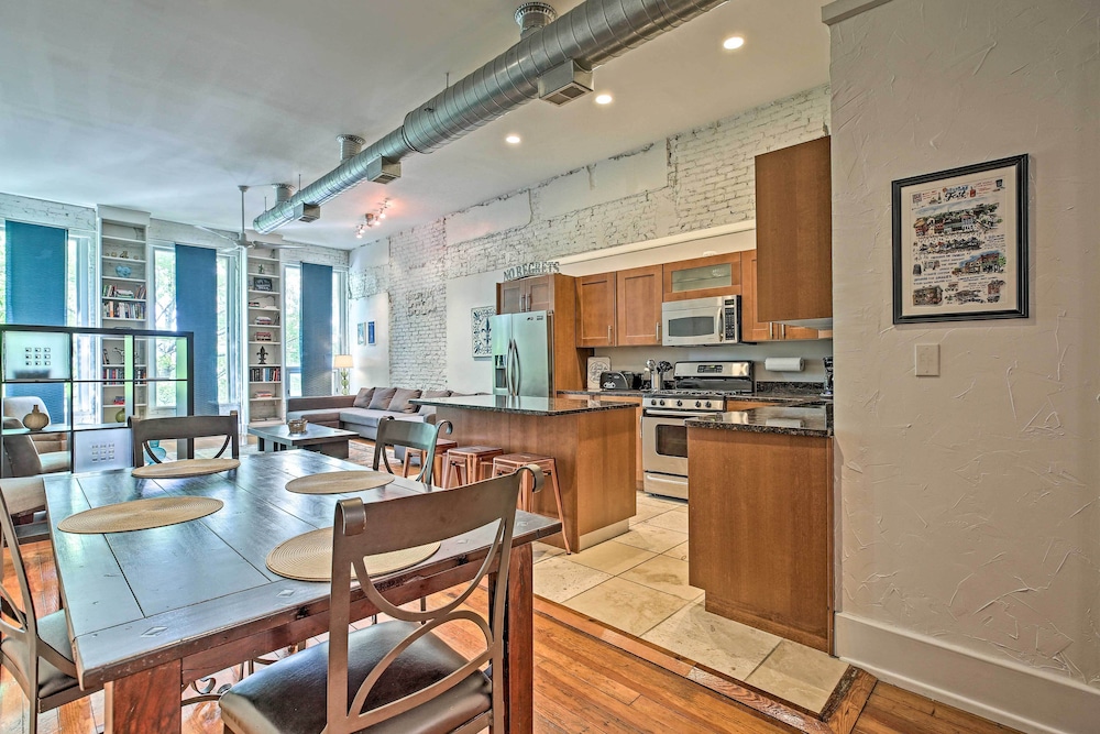 Nulu Art District Loft: Walk to Dtwn Distilleries!