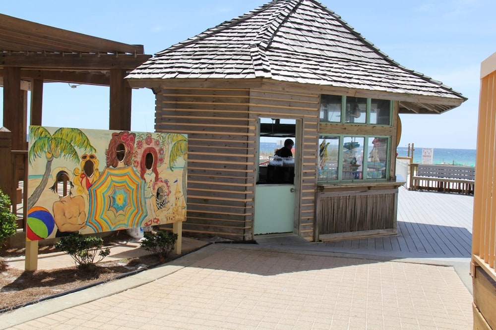 Pelican Beach Resort 2006
