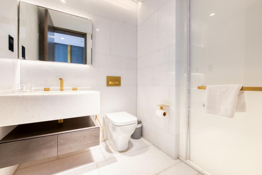 Vibrant Getaway in a Classy Five Palm Jumeirah Apt