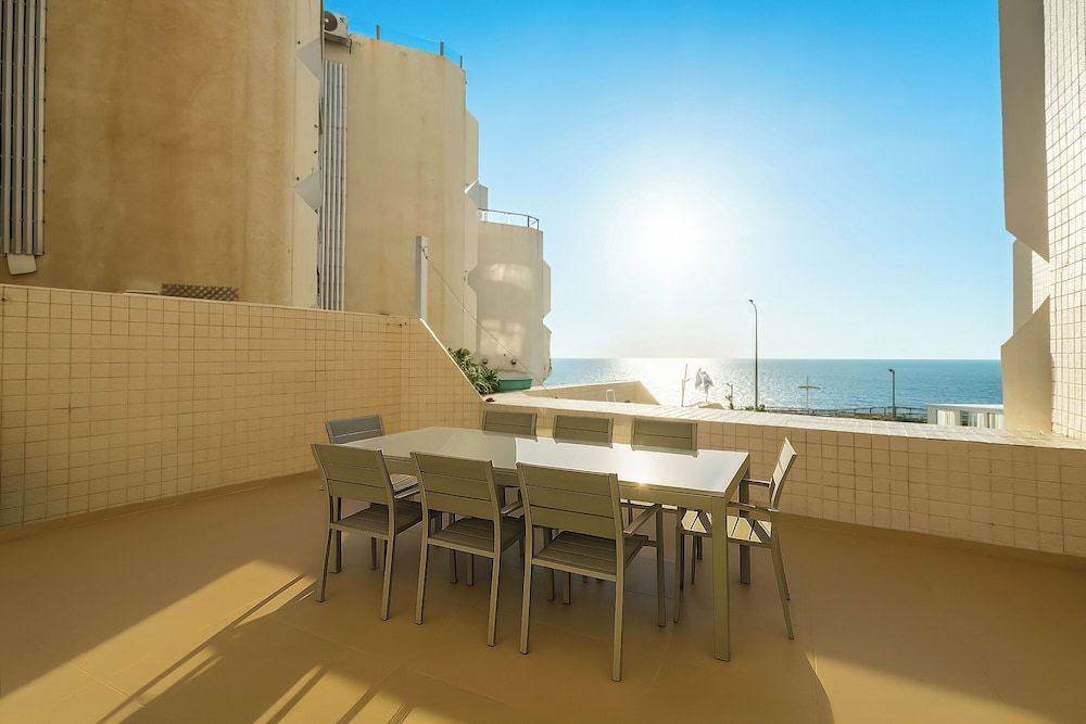 Netanya Beach Pool Studio by Sea N' Rent