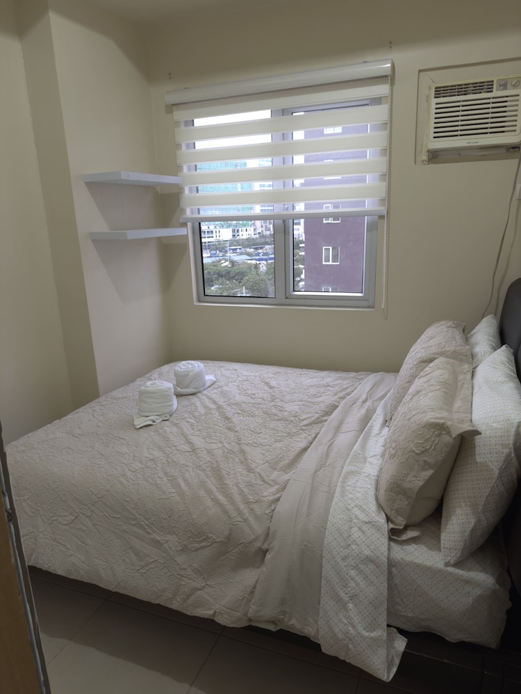Elegant 2 Bedroom Unit Avida27 view 4