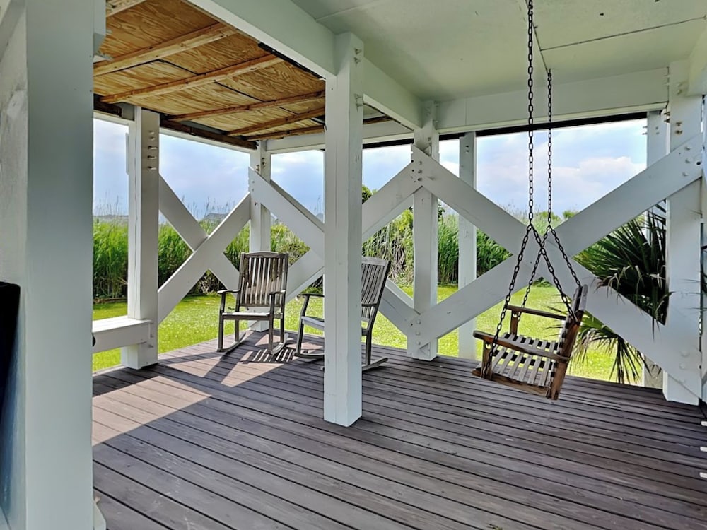 Otter Oasis by Topsail Realty