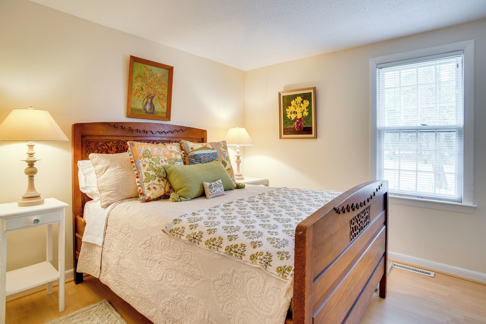 Furnished Deck: Retreat on Mashpee River!