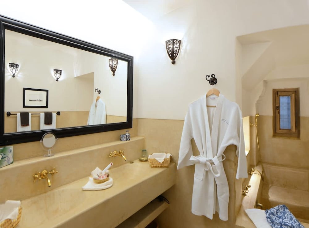 Charming Mini Riad 2 Bedrooms Shared Pool