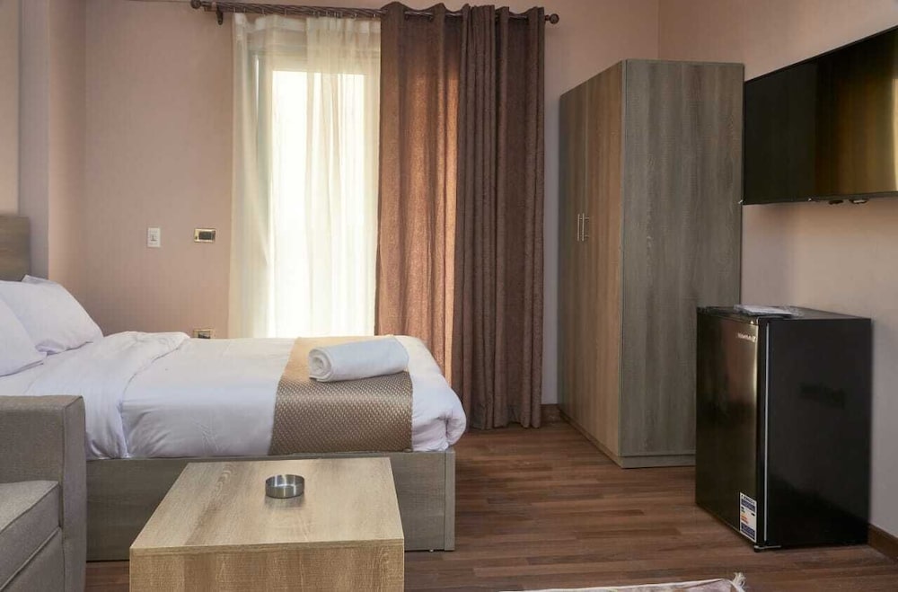 Roadhouse New Cairo Residence