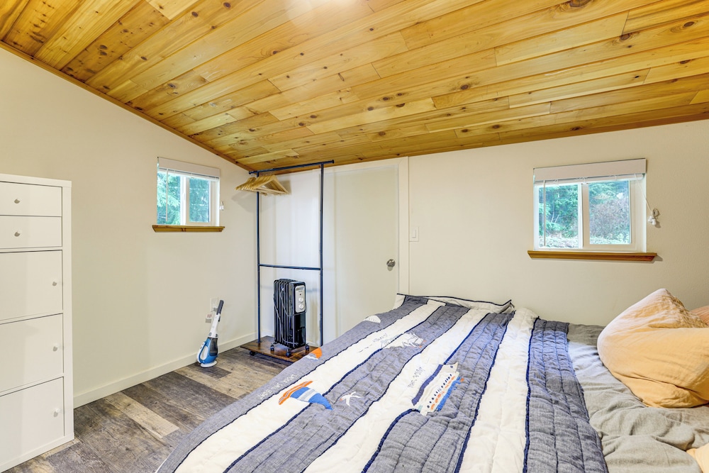 Walk to Beach: Creek-front Sekiu Home w/ Fire Pit!