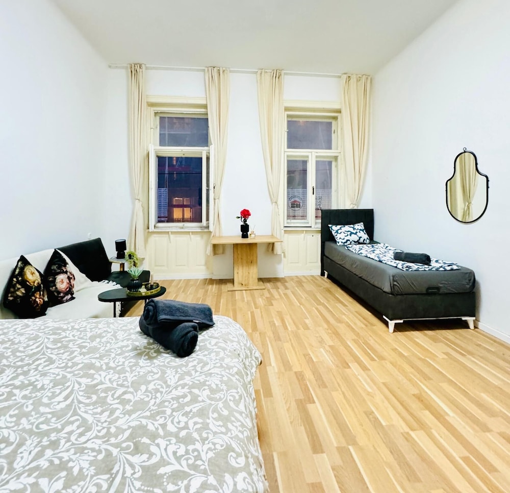 Stylish Contemporary Stay Stadthalle