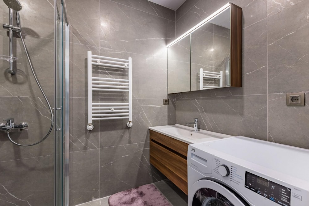 Modern Flat With Fantastic City View in Kadikoy