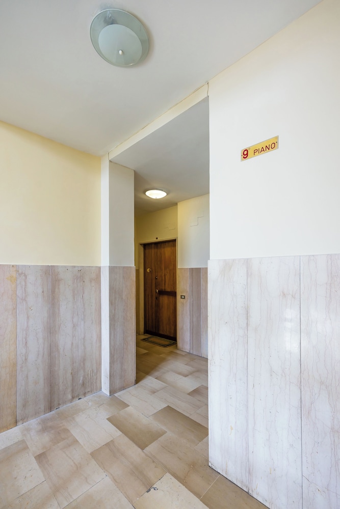 Colonna Classic Style Apartment