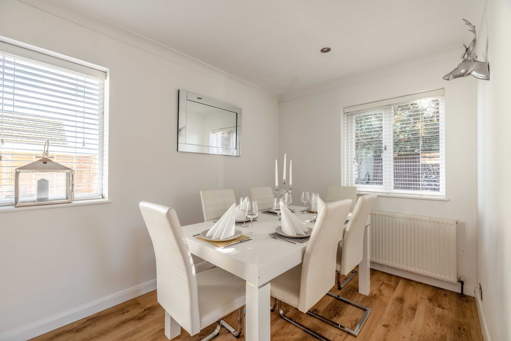 Spacious 6 Bedroom House in Maidenhead/ Windsor