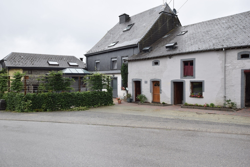 Pretty Cottage with 2 Bathrooms near Neufchateau view 3