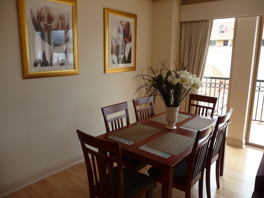 City Escape 3BD in Adelaides East End 5