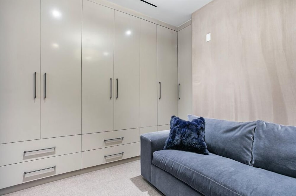 203 - Three Bedroom Deluxe One Empire Pass 3 Condo