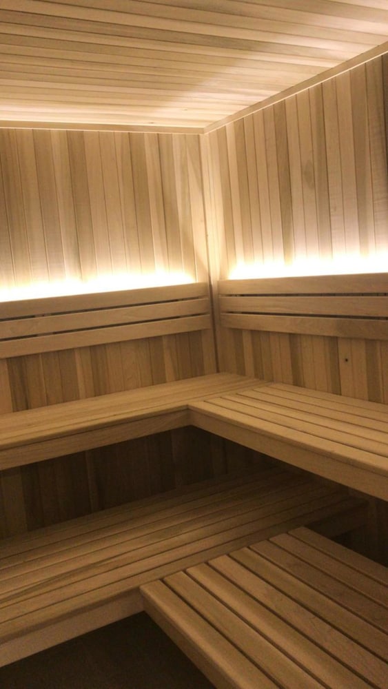 Nomads Party Hotel & Hostel