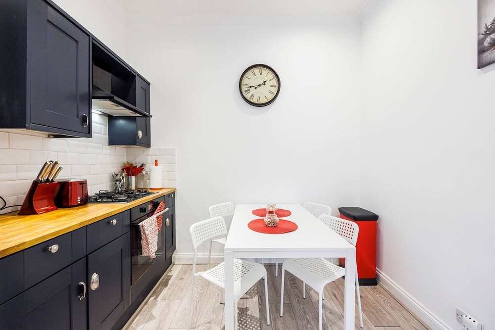 Kensington Charming and Bright Flat