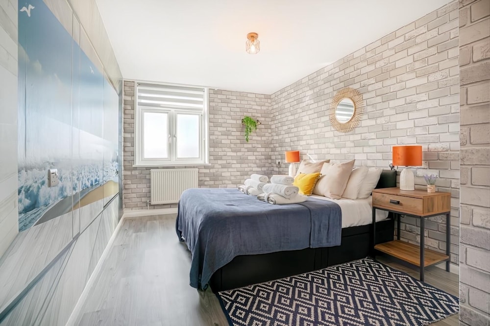 Central Brighton 2-bedroom Apartment 1 Double & 2 Single Beds Sleeps 4