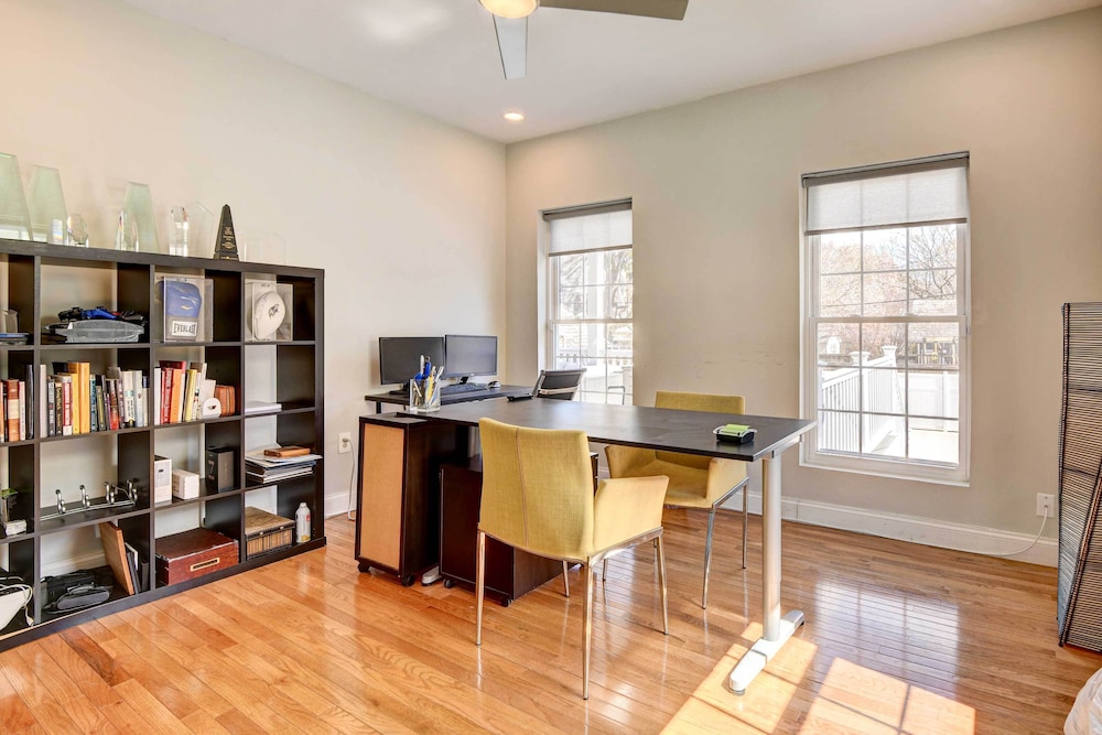 Updated Baltimore Home 8 Mi to Downtown! - Property Image 11