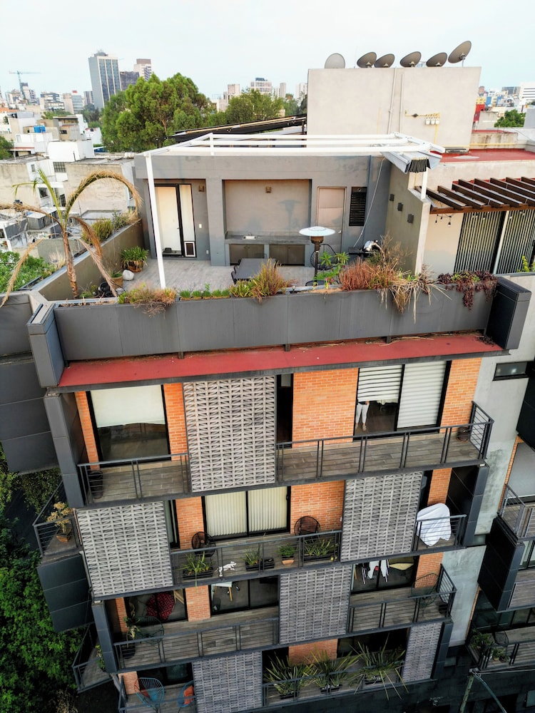 Chic PH Haven with rooftop By Tasman photo 3